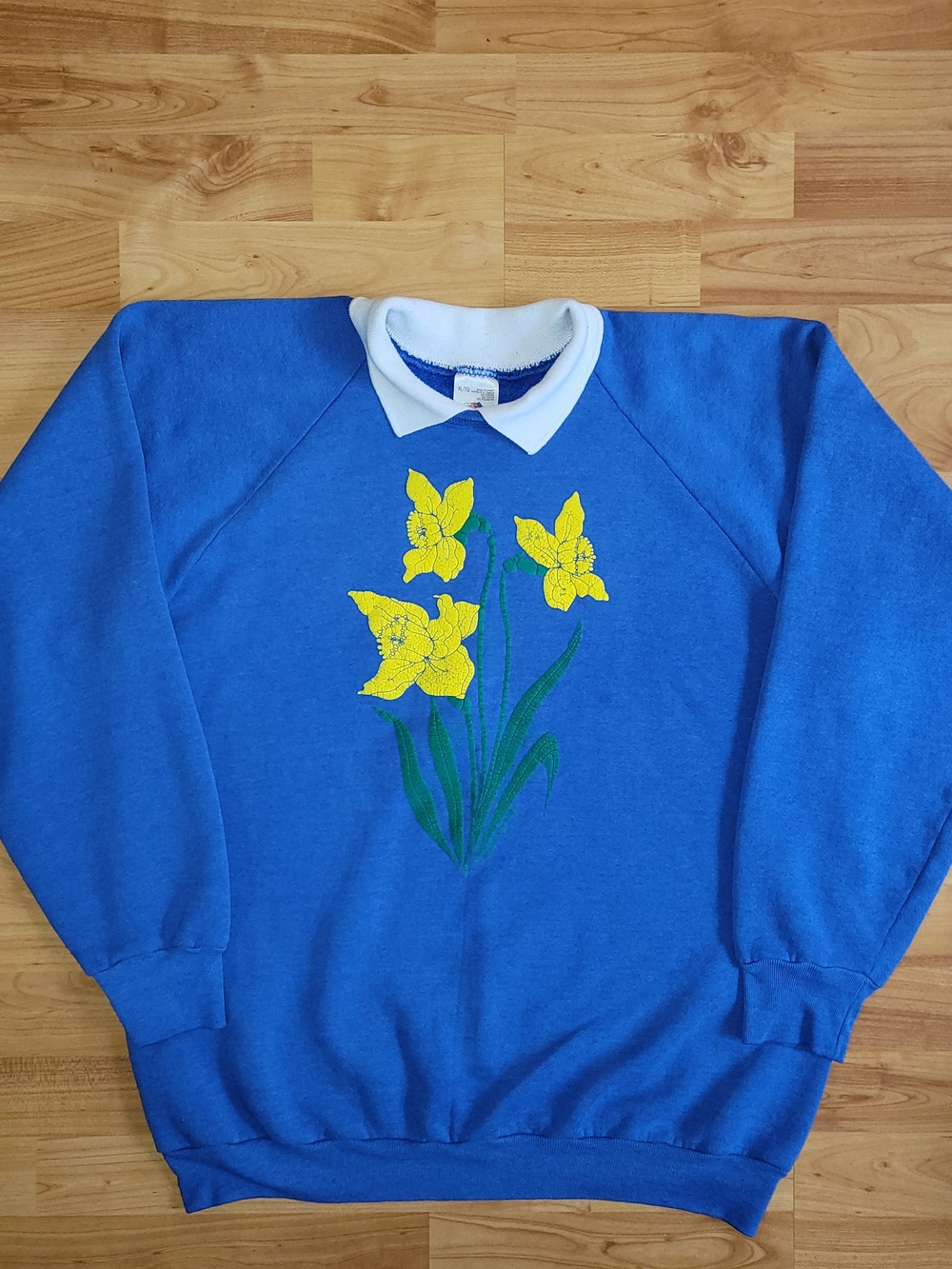 Vintage Floral Blue White Collared Sweatshirt Canadian Cancer Society Size XL 90